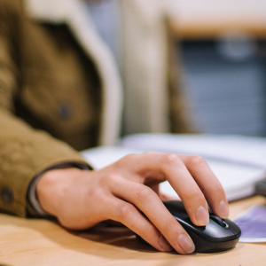 Mans using a mouse too small for his hand
